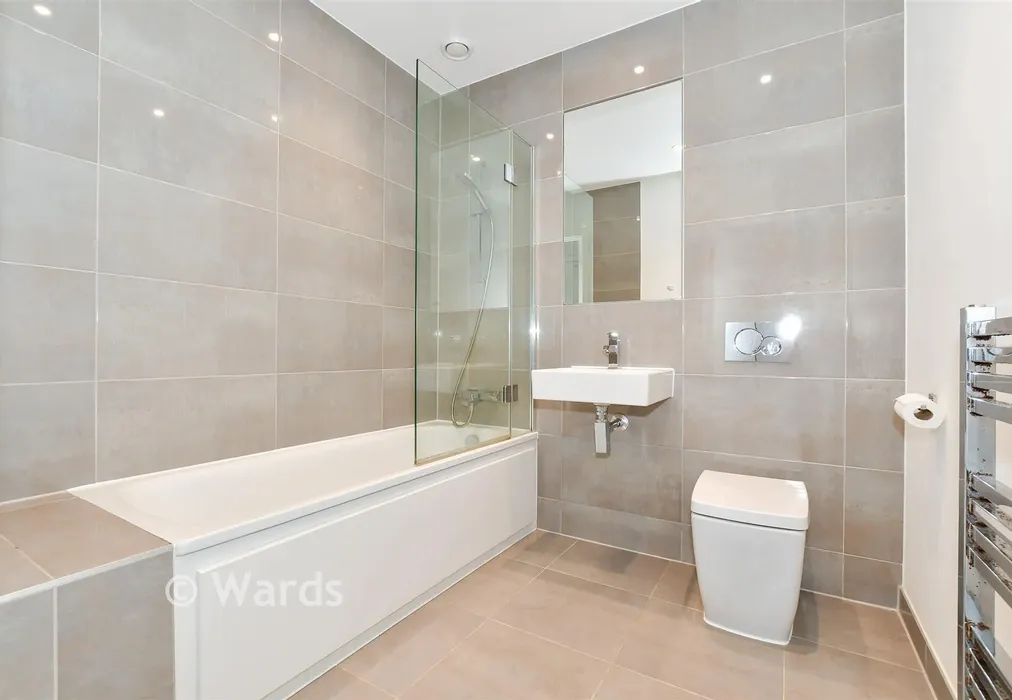 Bathroom - Walters Close, Snodland, Kent - Wards of Kent