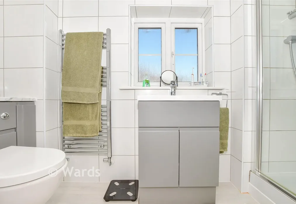 En-Suite Shower Room - Porter Avenue, Kings Hill, West Malling, Kent - Wards of Kent