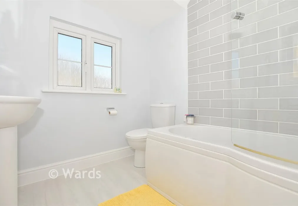 Bathroom - Porter Avenue, Kings Hill, West Malling, Kent - Wards of Kent