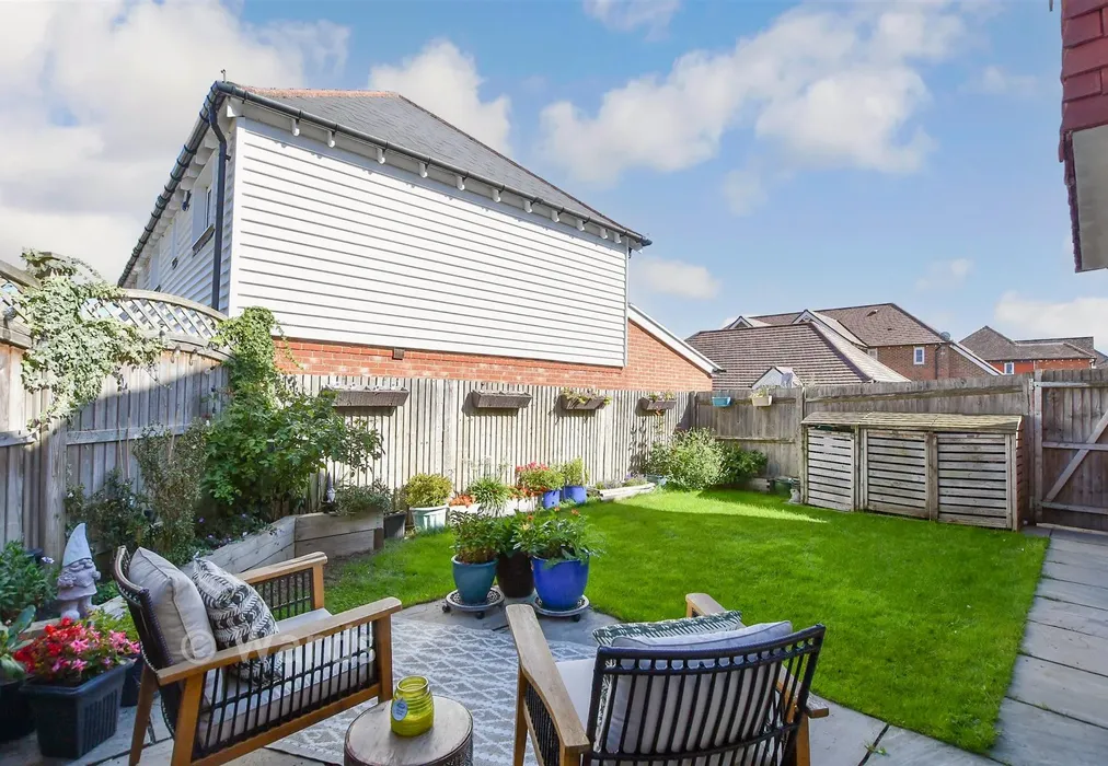 Rear Garden - Porter Avenue, Kings Hill, West Malling, Kent - Wards of Kent