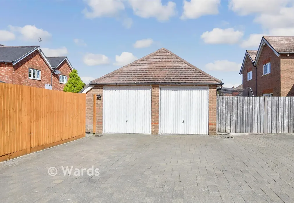 Garage - Porter Avenue, Kings Hill, West Malling, Kent - Wards of Kent