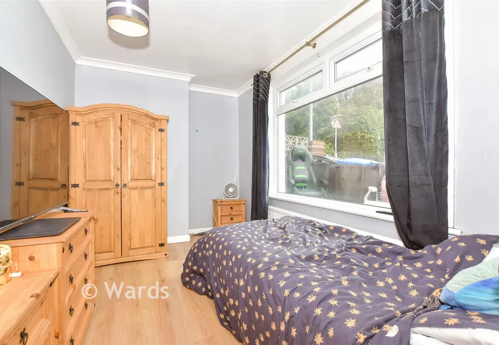 Bathroom - Whitfield Avenue, Dover, Kent - Wards of Kent