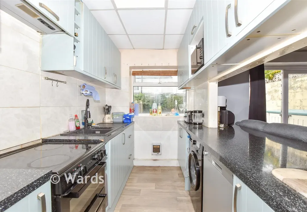 Kitchen - Whitfield Avenue, Dover, Kent - Wards of Kent