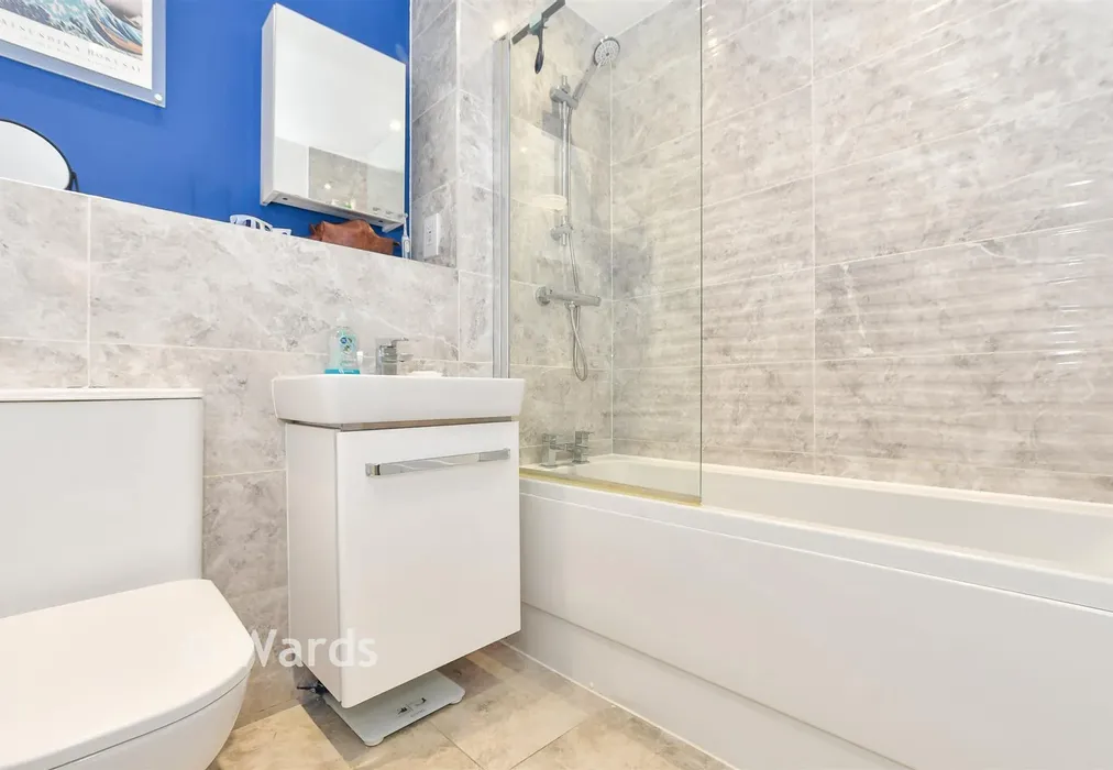 Bathroom - Godinton Road, Ashford, Kent - Wards of Kent