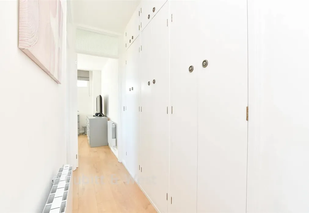 Entrance Hall - Clarendon Road, Wallington, Surrey - Wards of Kent