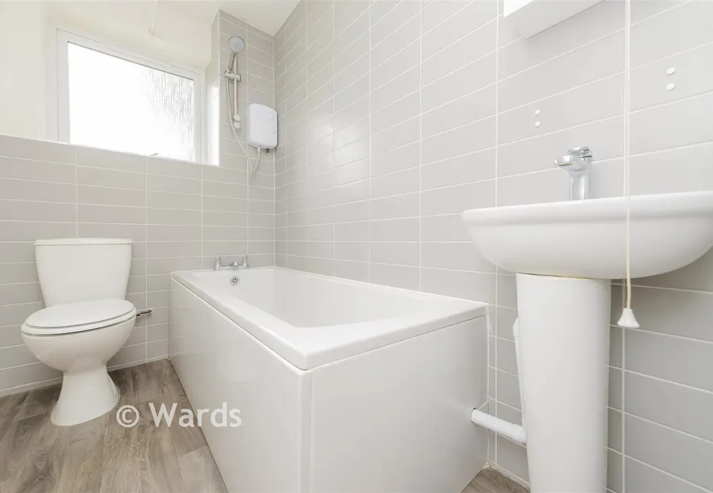 Bathroom - Farm Holt, New Ash Green, Longfield, Kent - Wards of Kent