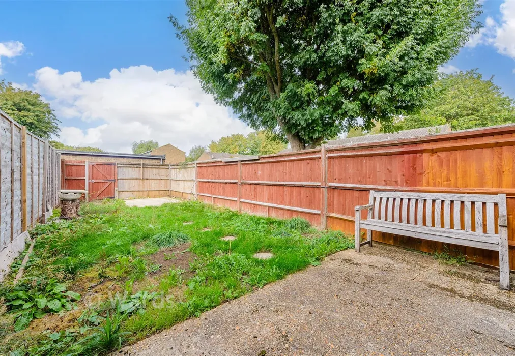 Rear Garden - Farm Holt, New Ash Green, Longfield, Kent - Wards of Kent