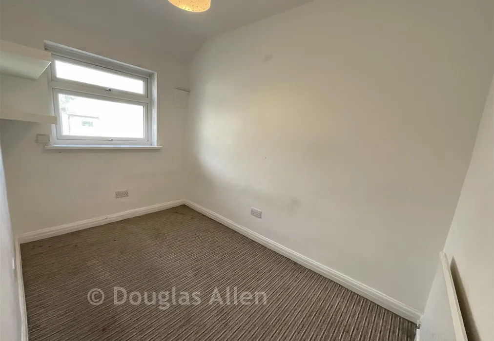 Bedroom - Oval Road North, Dagenham, Essex - Wards of Kent