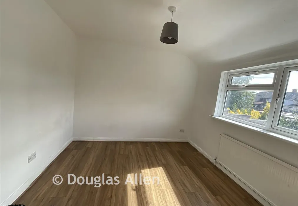 Bedroom - Oval Road North, Dagenham, Essex - Wards of Kent