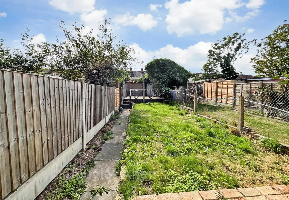 Rear Garden - Oval Road North, Dagenham, Essex - Wards of Kent