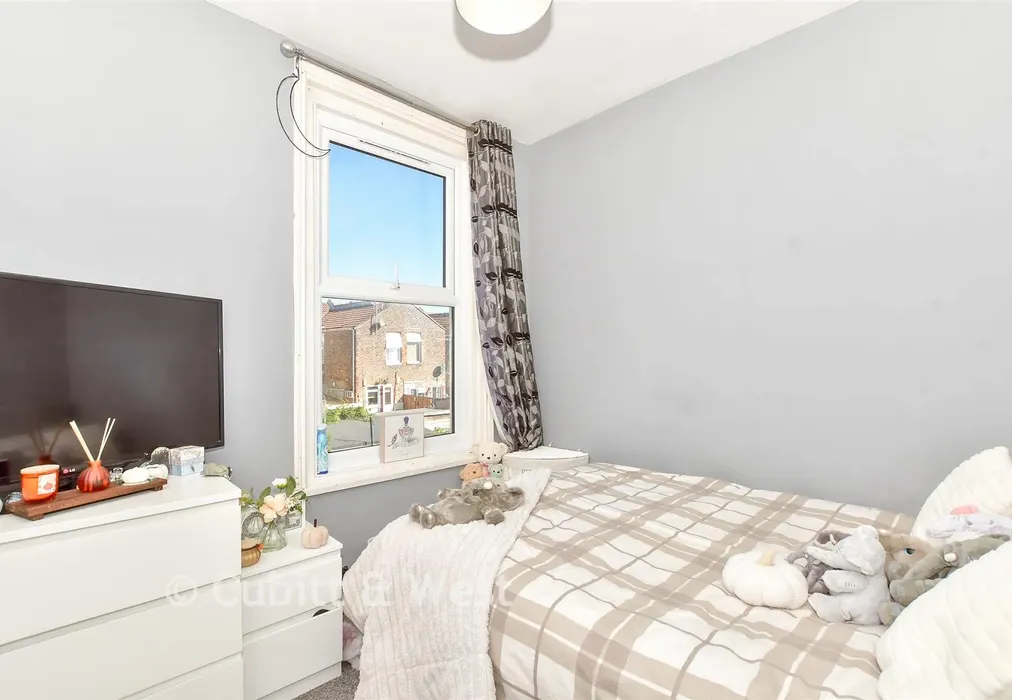 Bedroom 2 - Wymering Road, North End, Portsmouth, Hampshire - Wards of Kent