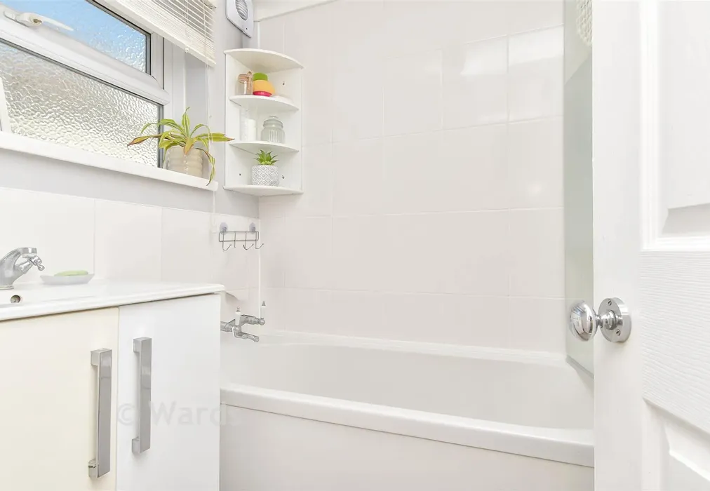 Bathroom - Wickham Street, Welling, Kent - Wards of Kent