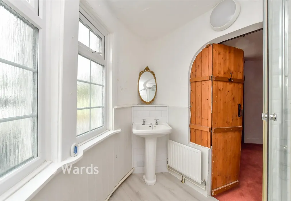 En-Suite Shower Room - Breach Lane, Lower Halstow, Sittingbourne, Kent - Wards of Kent