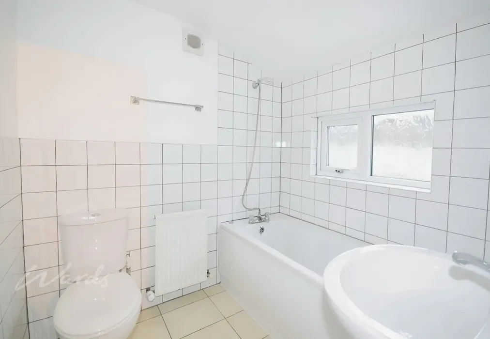 whitehorse bathroom - Whitehorse Hill Chatham ME5 - Wards of Kent