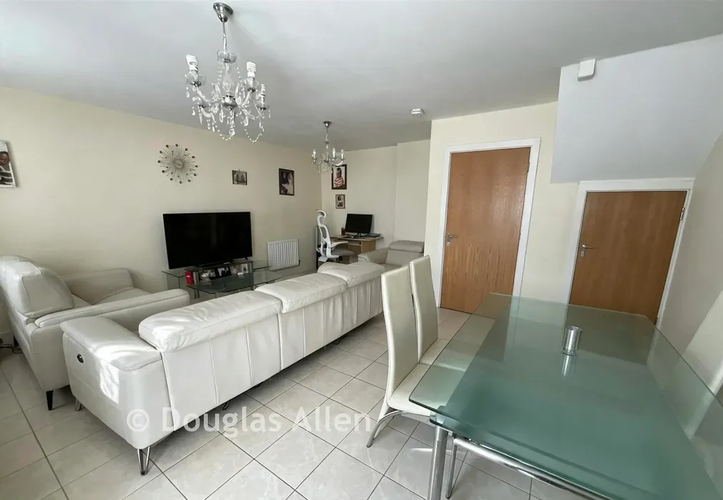 Lounge/Diner - Farnham Avenue, Wickford, Essex - Wards of Kent