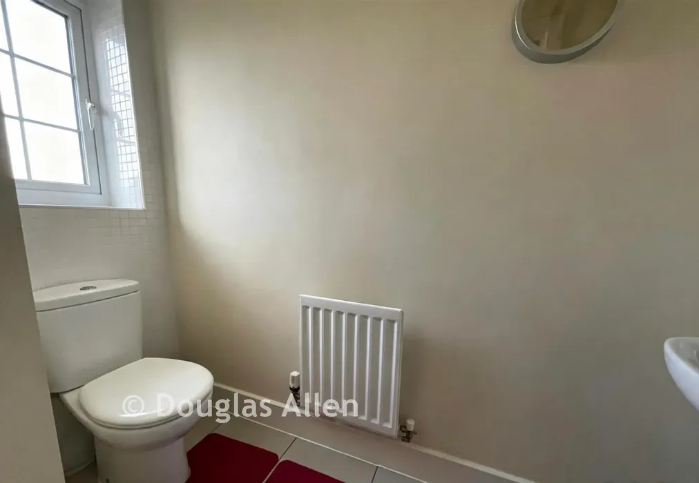 Cloakroom - Farnham Avenue, Wickford, Essex - Wards of Kent