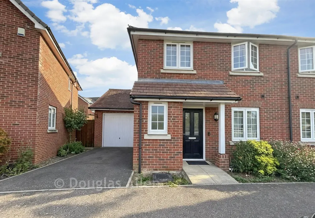 Front - Farnham Avenue, Wickford, Essex - Wards of Kent