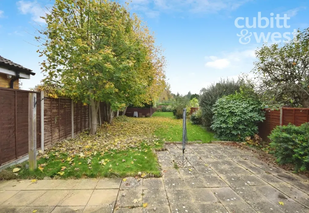 Garden/Patio - Church Walk, Brighton Road, RH6 - Wards of Kent