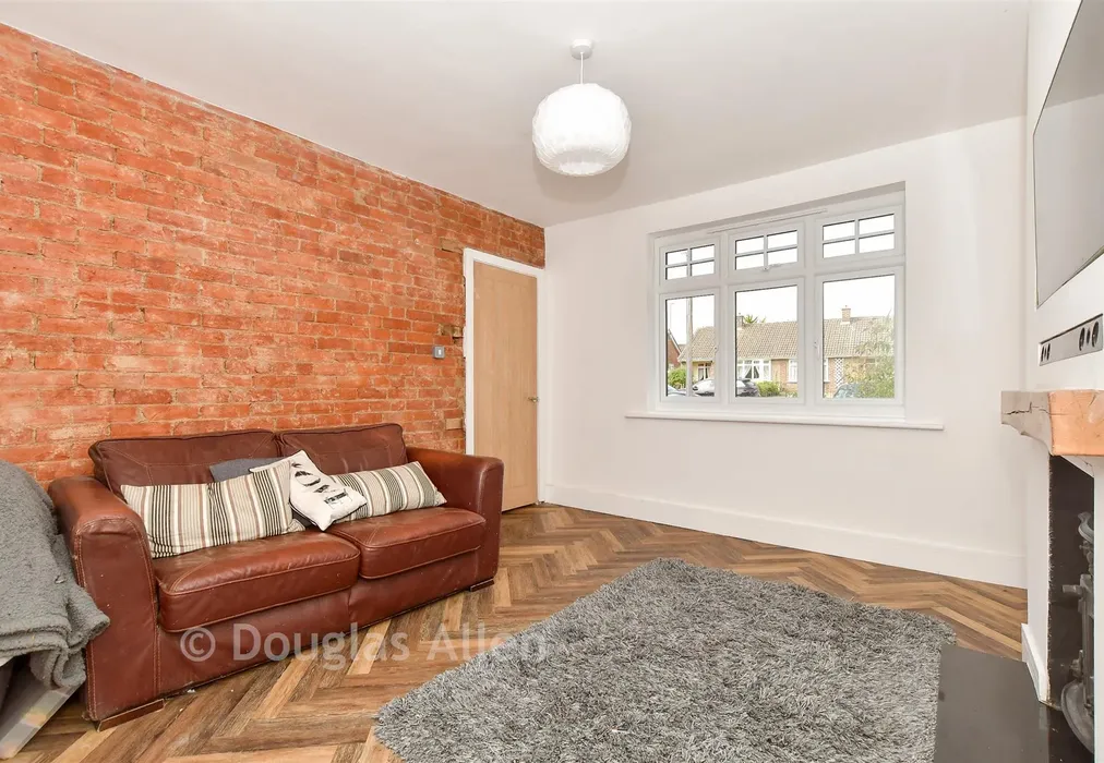 Lounge - Duck Lane, Thornwood, Epping, Essex - Wards of Kent