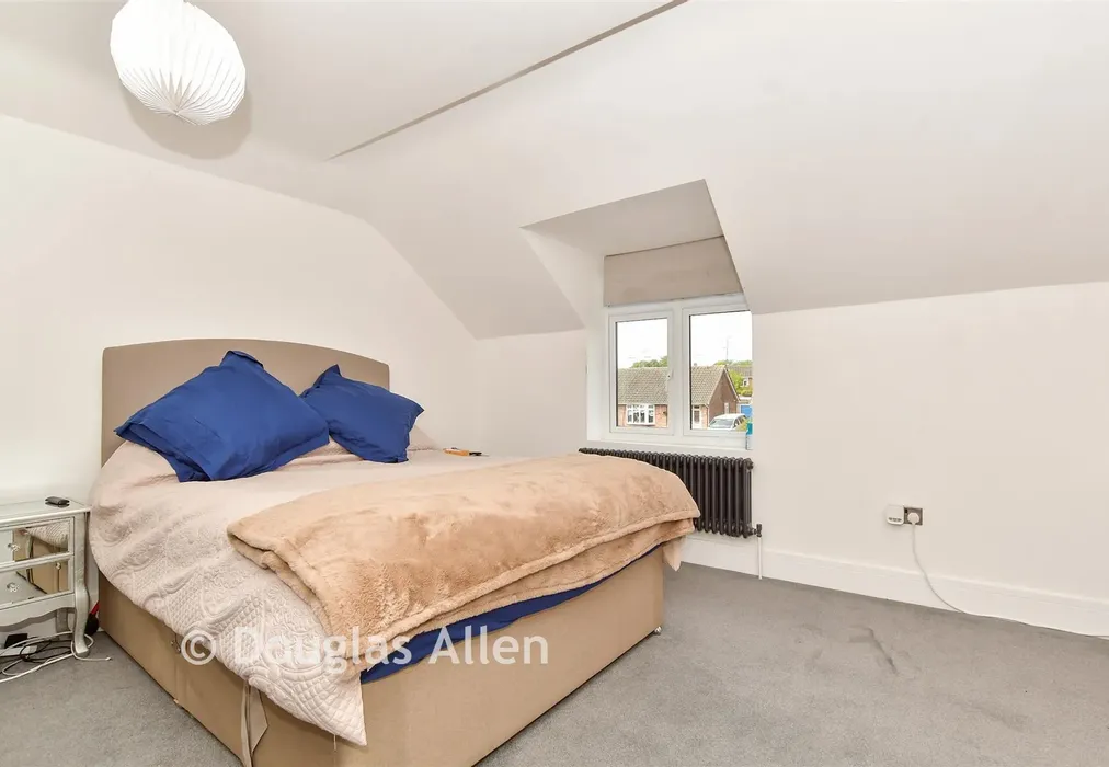 Bedroom 2 - Duck Lane, Thornwood, Epping, Essex - Wards of Kent