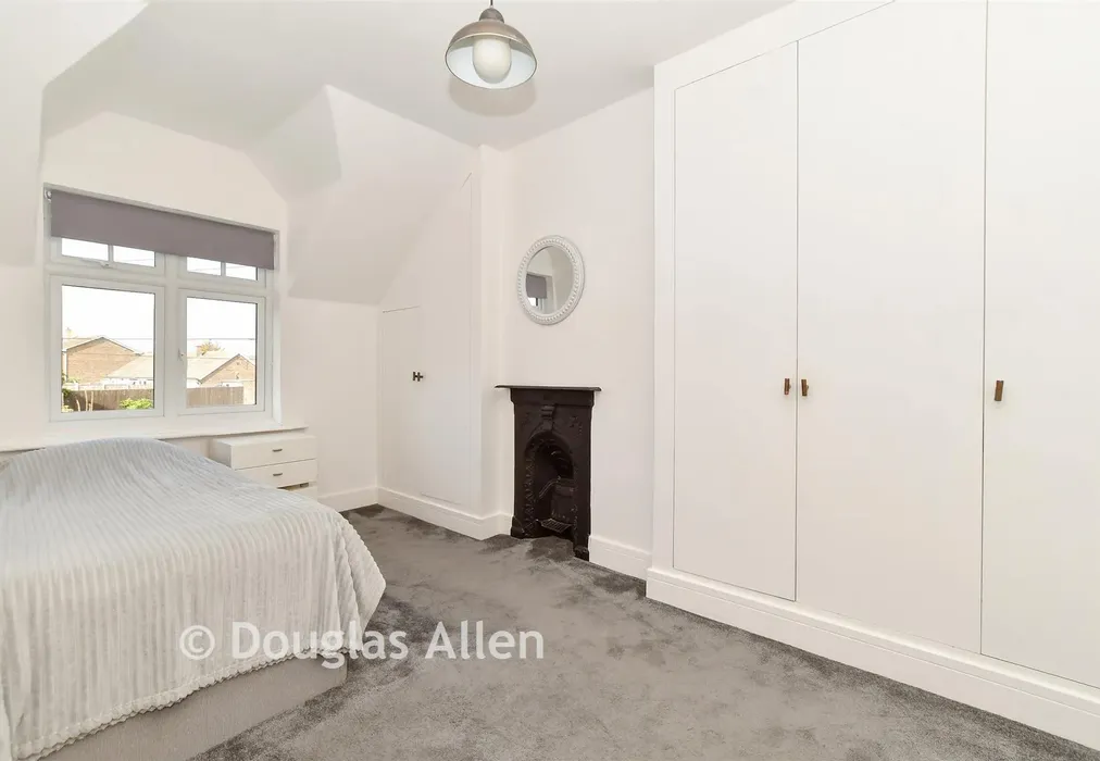 Bedroom 4 - Duck Lane, Thornwood, Epping, Essex - Wards of Kent