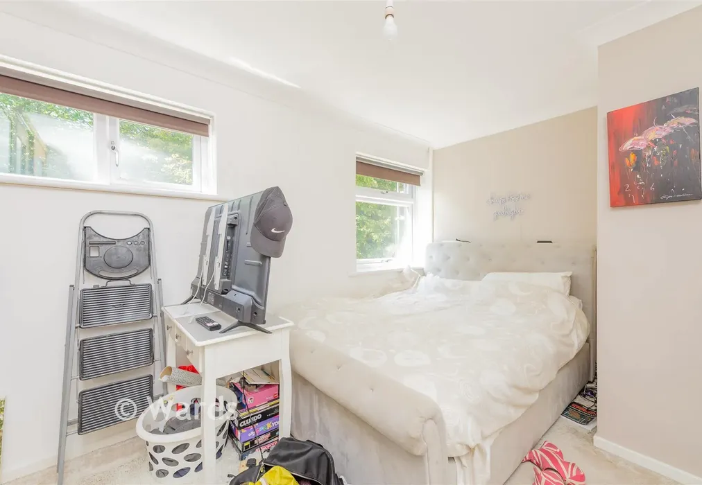 Bedroom 1 - The Coppice, Vigo, Kent - Wards of Kent