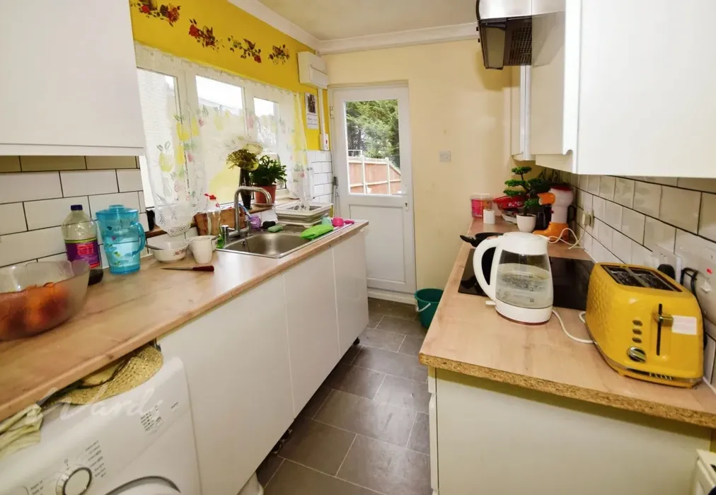 luton road kitchen - Luton Road, Chatham - Wards of Kent