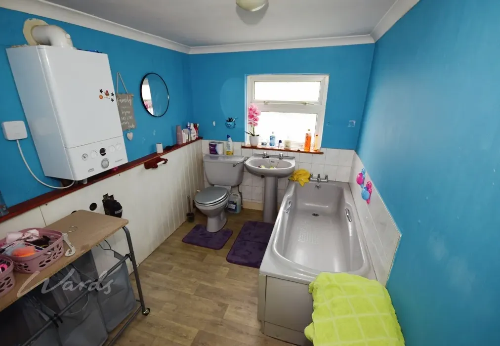 luton road bathroom - Luton Road, Chatham - Wards of Kent