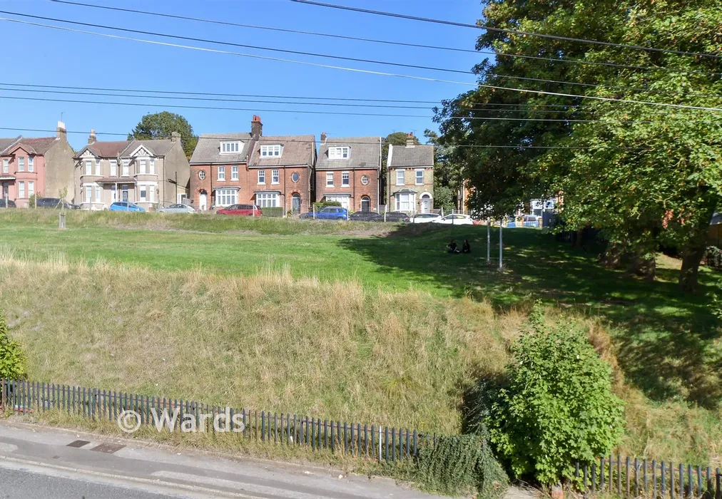 Views To Front - Cliffe Road, Strood, Rochester, Kent - Wards of Kent