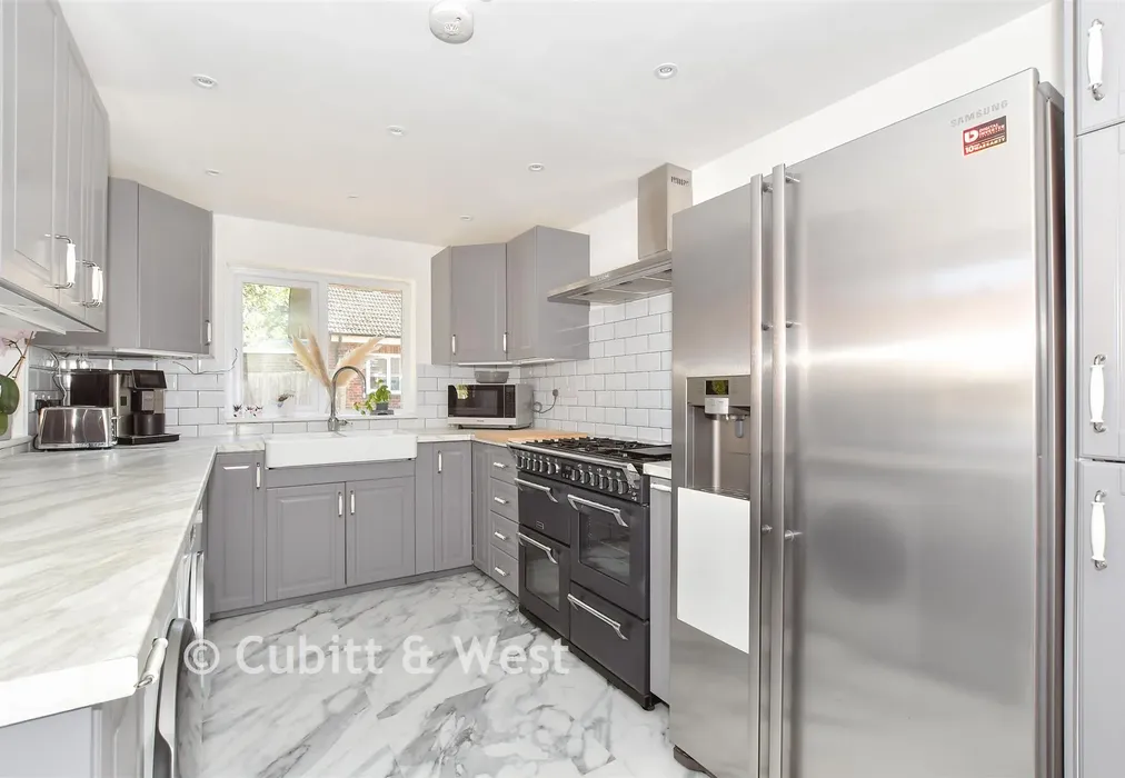Kitchen - Cook Road, Horsham, West Sussex - Wards of Kent