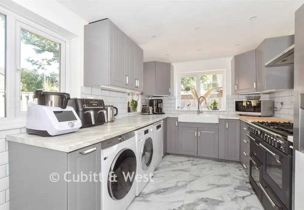Kitchen - Cook Road, Horsham, West Sussex - Wards of Kent