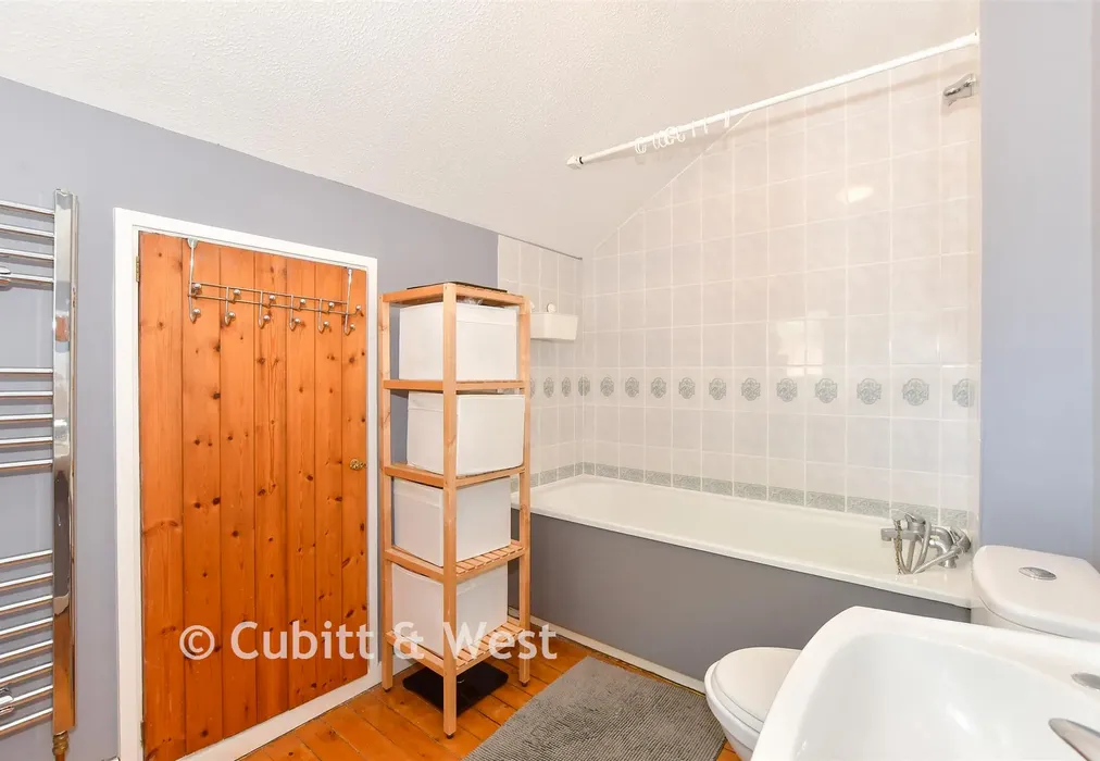 Bathroom - Cook Road, Horsham, West Sussex - Wards of Kent