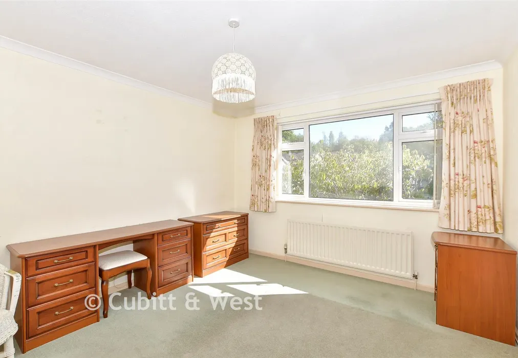 Bedroom 1 - Barnfield, Crowborough, East Sussex - Wards of Kent