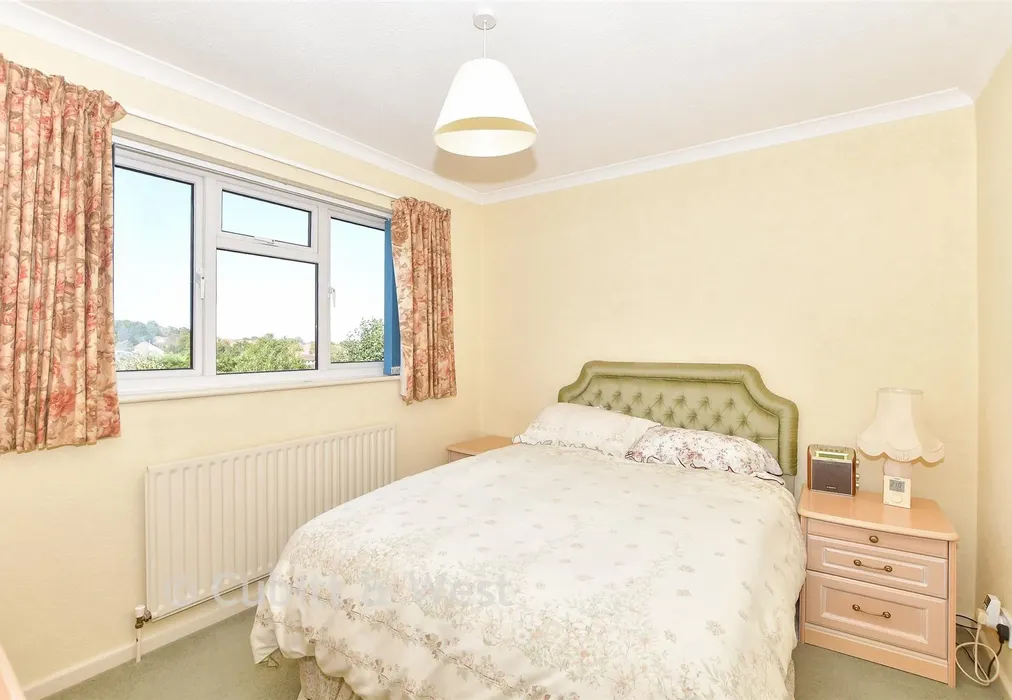 Bedroom 2 - Barnfield, Crowborough, East Sussex - Wards of Kent