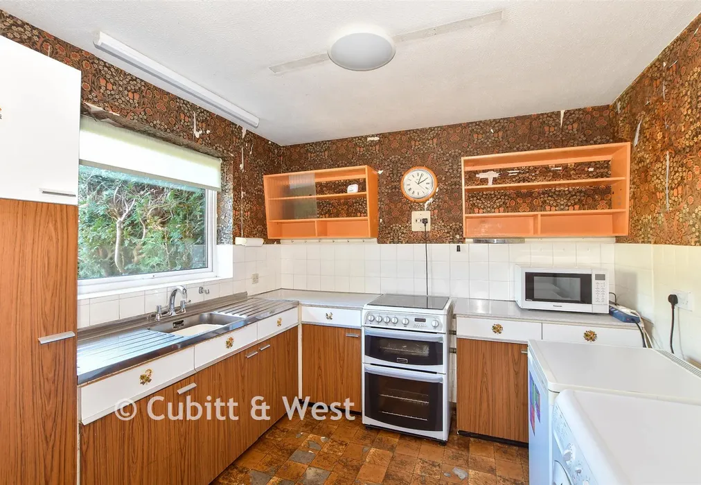 Kitchen - Barnfield, Crowborough, East Sussex - Wards of Kent