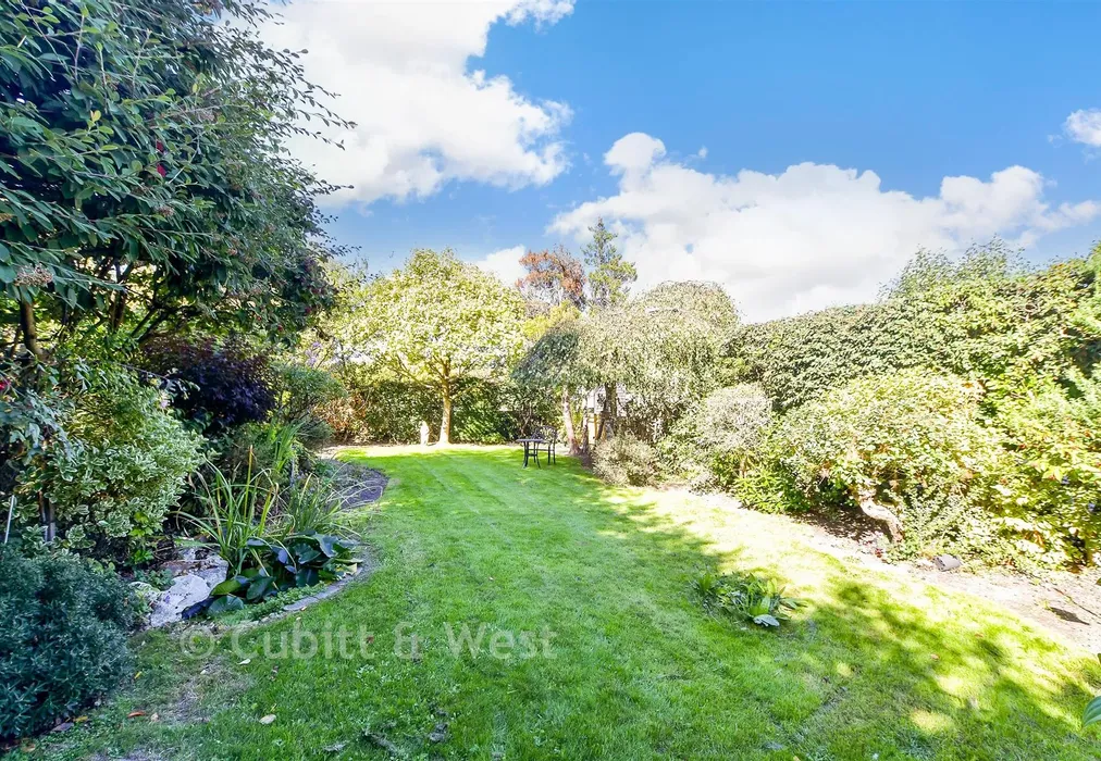 Rear Garden - Barnfield, Crowborough, East Sussex - Wards of Kent