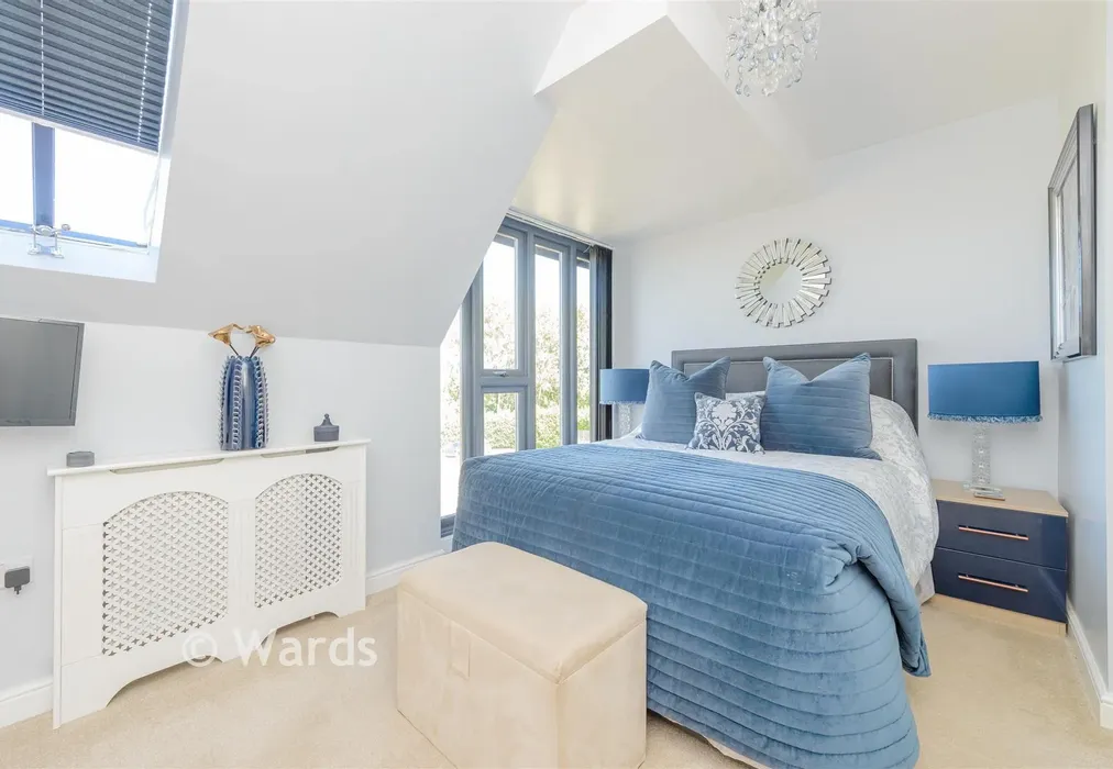 Bedroom 1 - Pond Hill, Cliffe, Rochester, Kent - Wards of Kent