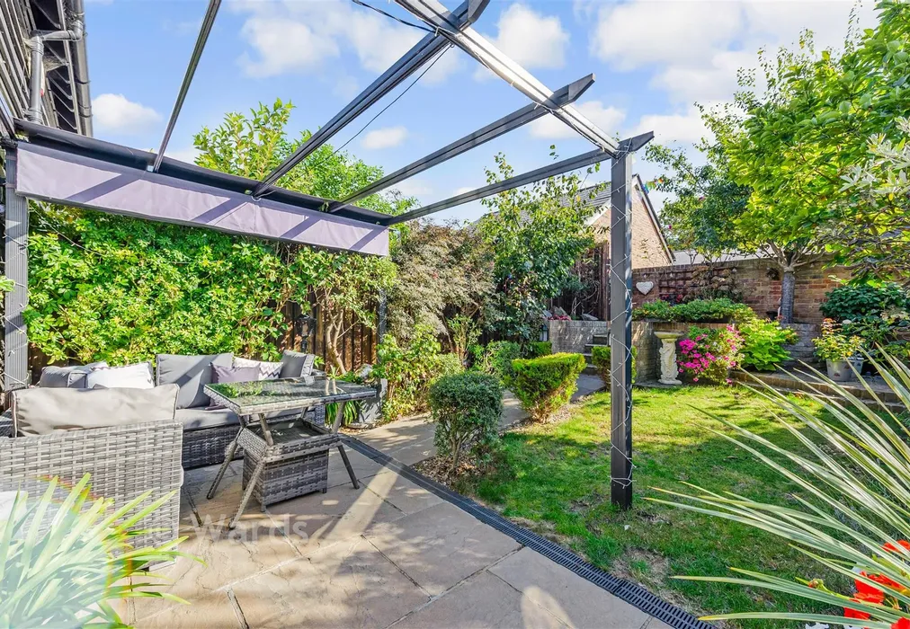 Rear Garden - Pond Hill, Cliffe, Rochester, Kent - Wards of Kent