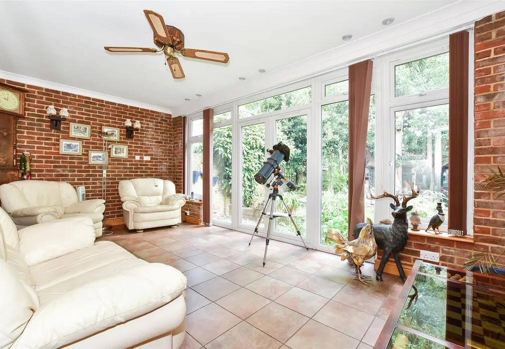 Lounge - Covey Hall Road, Snodland, Kent - Wards of Kent