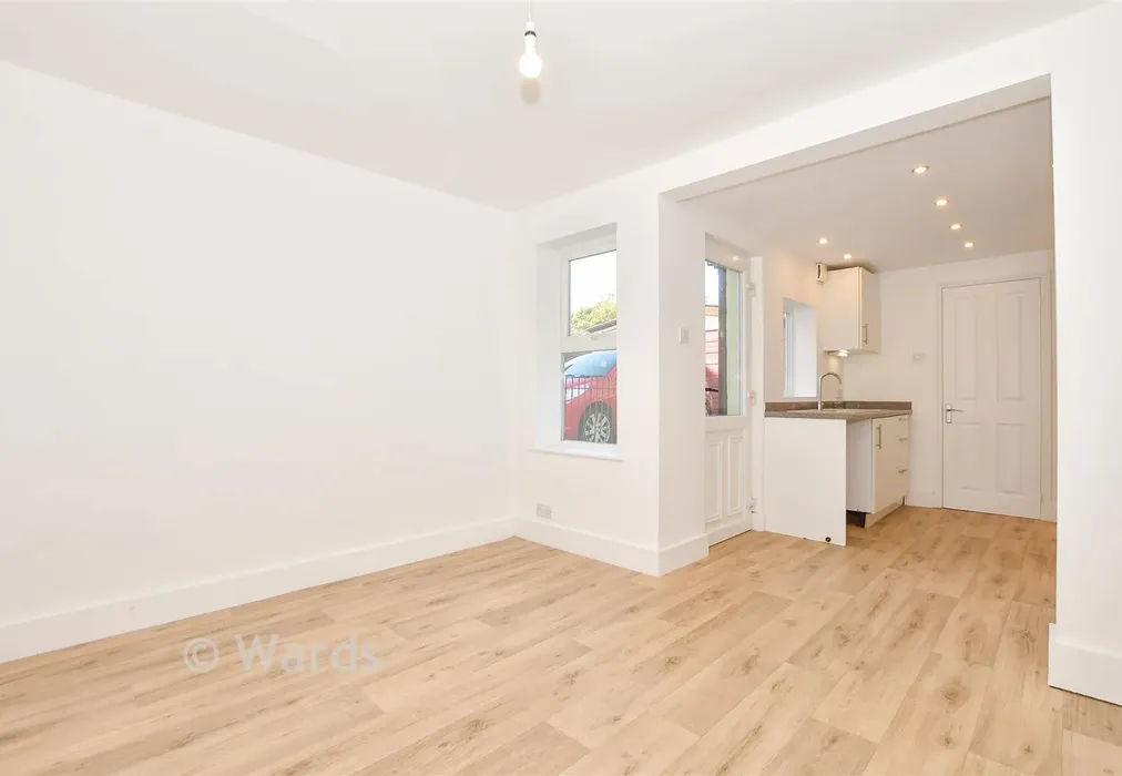 Bedroom 1 - Lavender Hill, Tonbridge, Kent - Wards of Kent