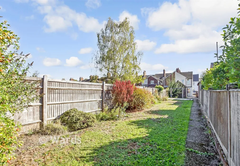 Rear Garden - Lavender Hill, Tonbridge, Kent - Wards of Kent