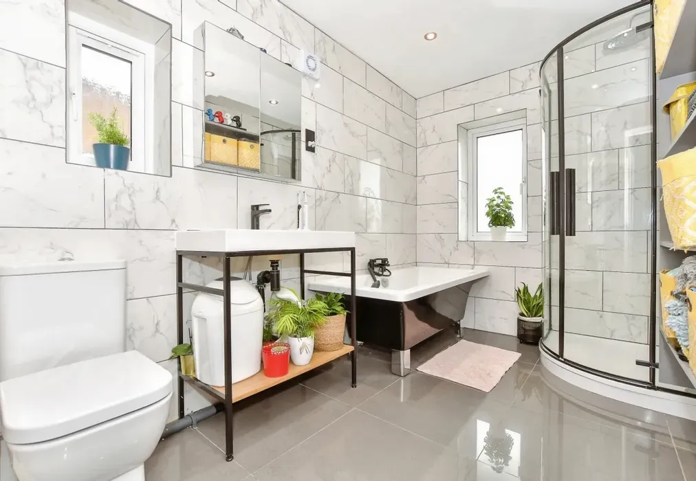 bathroom - The Chase Tonbridge TN10 - Wards of Kent
