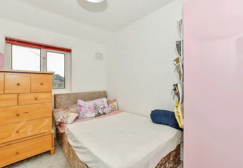 bed 2 - The Chase Tonbridge TN10 - Wards of Kent