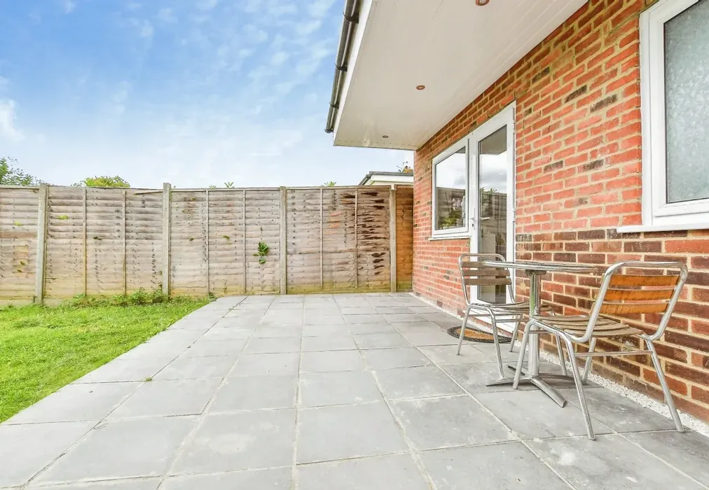 patio - The Chase Tonbridge TN10 - Wards of Kent