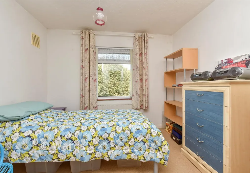 Bedroom 2 - Swanstree Avenue, Sittingbourne, Kent - Wards of Kent