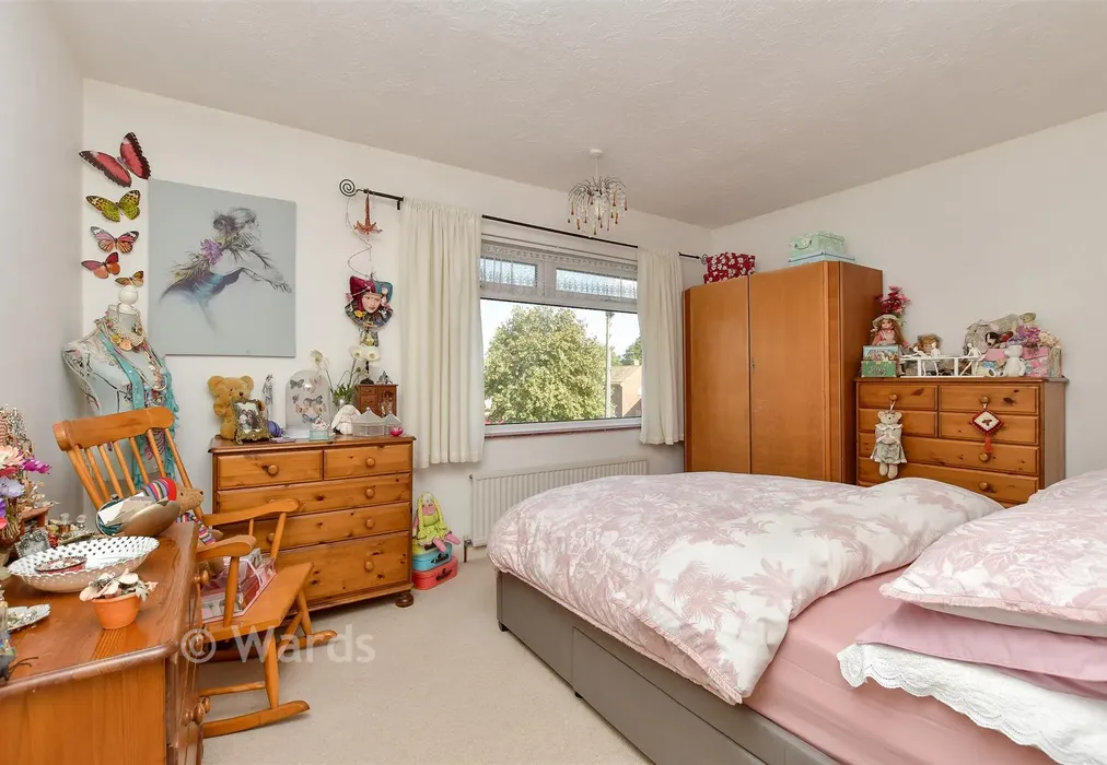 Bedroom 1 - Swanstree Avenue, Sittingbourne, Kent - Wards of Kent