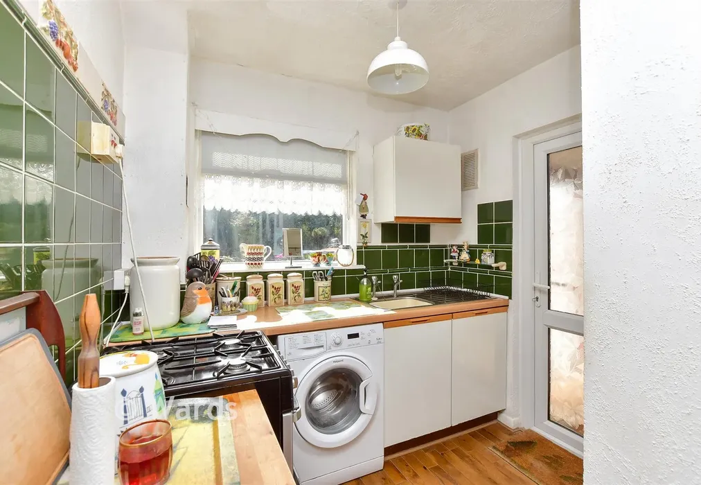 Kitchen - Swanstree Avenue, Sittingbourne, Kent - Wards of Kent