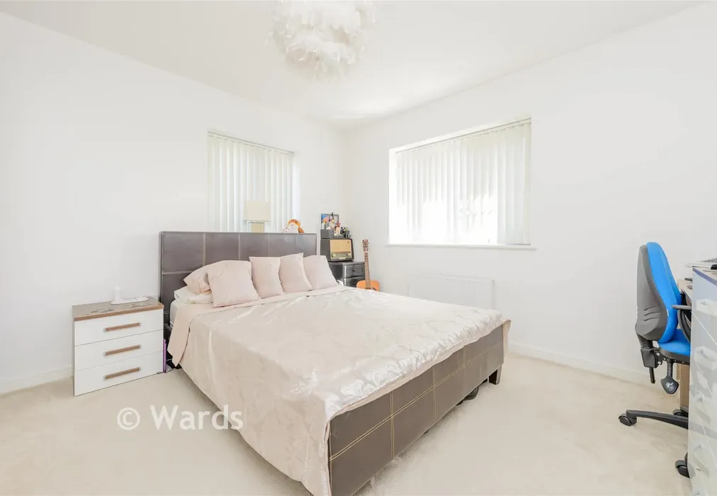 Bedroom 1 - Cricket Marsh Walk, Gravesend, Kent - Wards of Kent