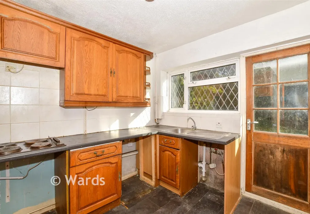 Kitchen - Courtlands, Teston, Maidstone, Kent - Wards of Kent