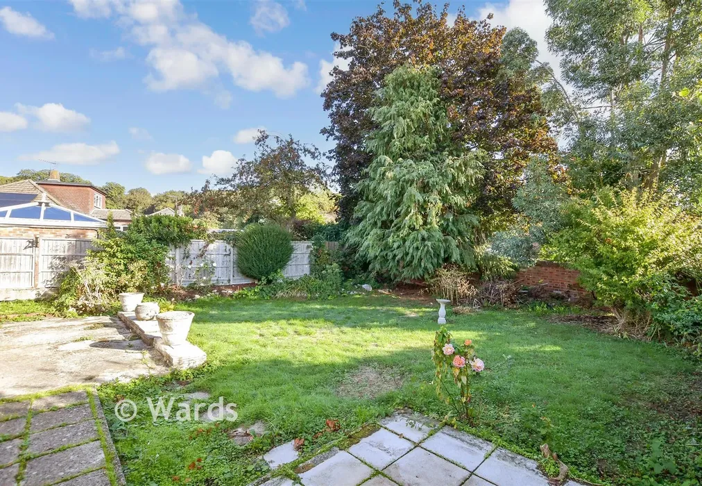 Rear Garden - Courtlands, Teston, Maidstone, Kent - Wards of Kent